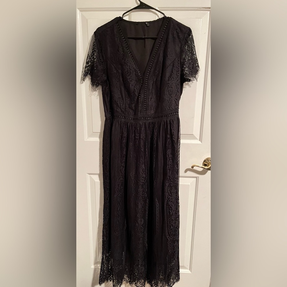 Elegant Black Lace Maxi Dress